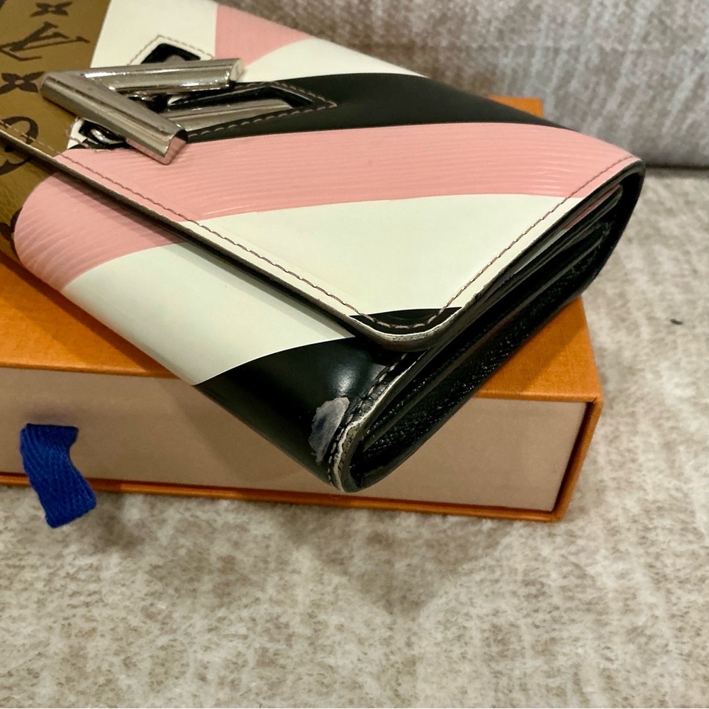 ✨💎LIMITED EDITION💎✨LOUIS VUITTON NEAPOLITAN TWIST WALLET FULL INCLUSION W/ CHAIN - Picture 2 of 11